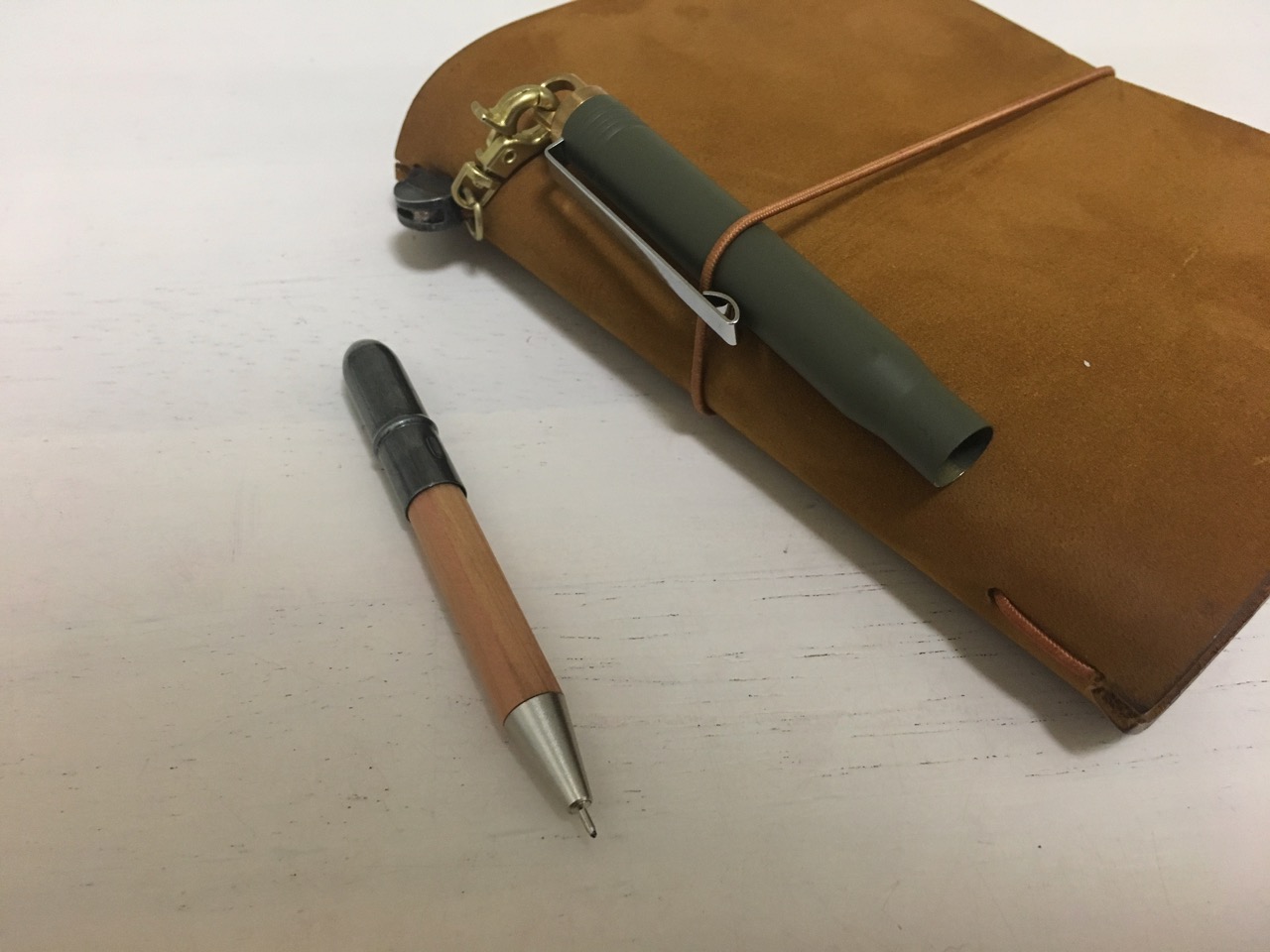 トラベラーズノートプチカスタマイズ。ブラスボールペンを鉛筆に。 – Stationery Life