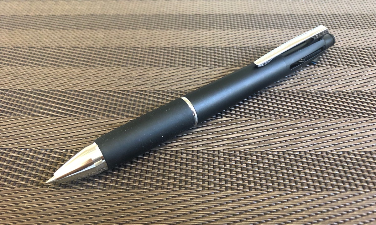 ジェットストリーム 4 1レビュー 便利で書きやすい実用4色ボールペンの最高峰 Stationery Life