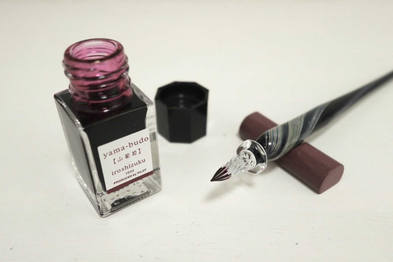 万年筆のインク「色彩雫 山葡萄」が自分の好みにドストライクな赤紫